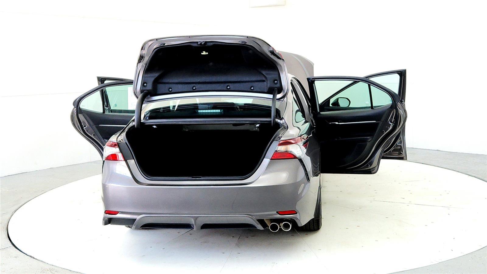 Used 2023 Toyota Camry SE image 11