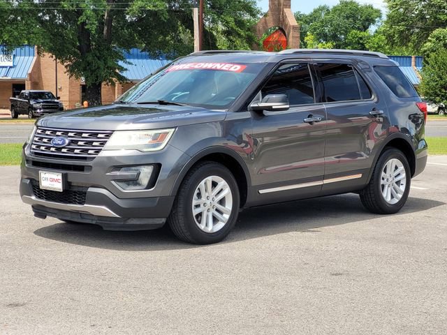 Used 2016 Ford Explorer XLT w/ Equipment Group 201A FWD image 4