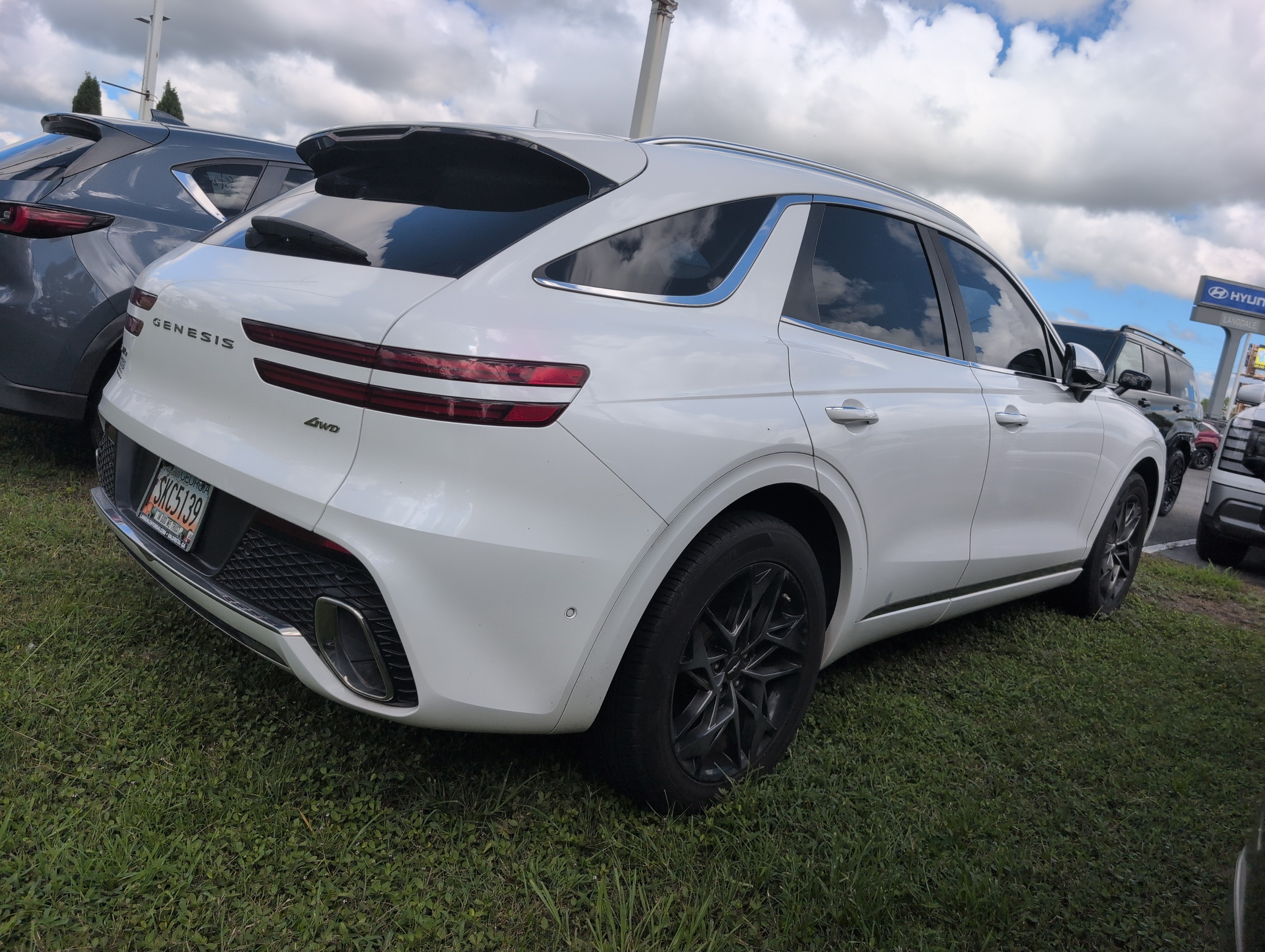 Used 2022 Genesis GV70 2.5T w/ Advanced Package AWD/4WD image 2