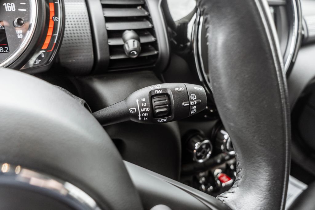 Used 2020 MINI Cooper 2-Door Hardtop image 24