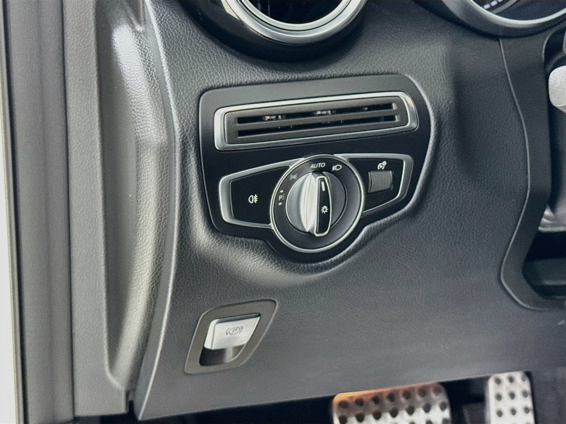 Certified 2019 Mercedes-Benz GLC 300 image 11