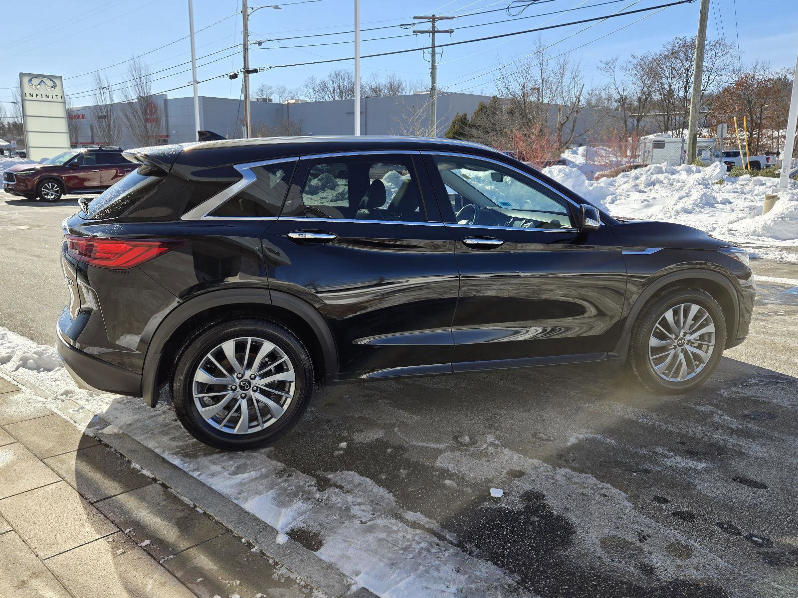 Certified 2025 INFINITI QX50 Luxe image 13