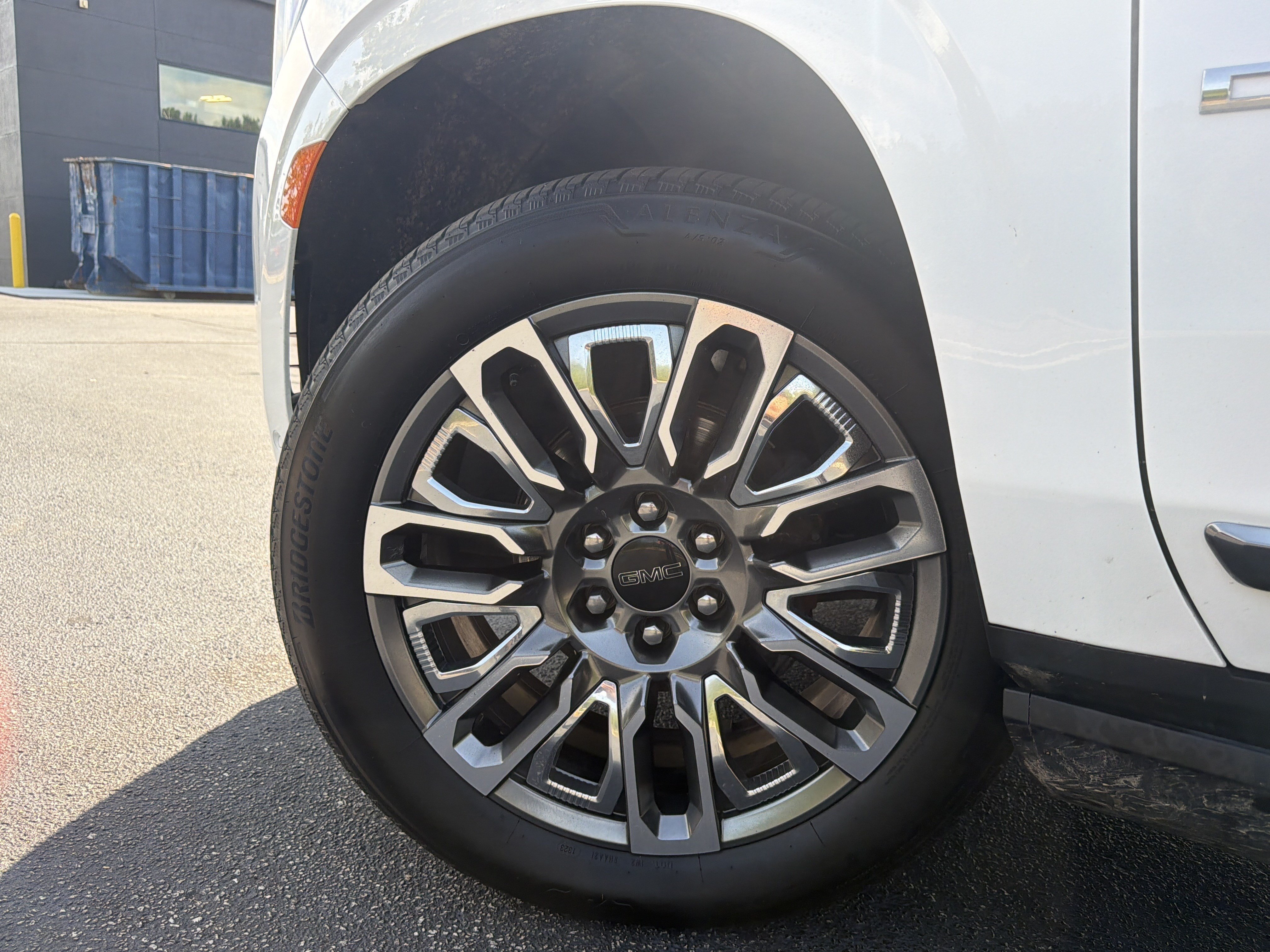 Used 2023 GMC Yukon Denali Ultimate AWD/4WD image 19
