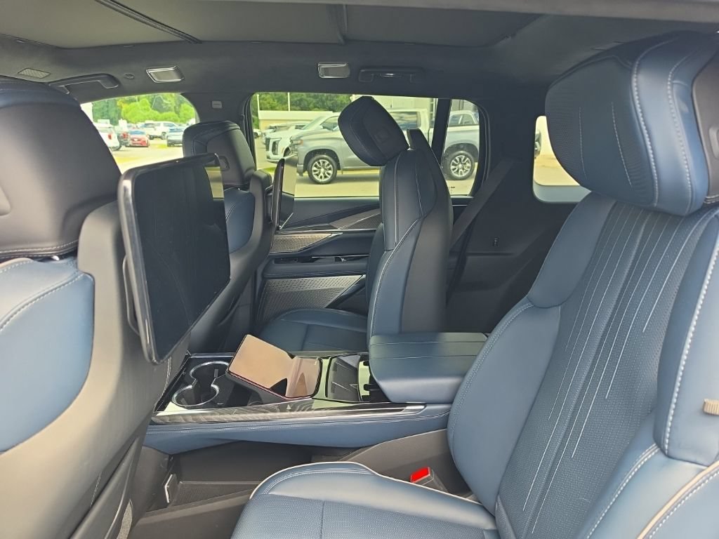 Certified 2026 Cadillac Escalade IQ Luxury 2 AWD/4WD image 15