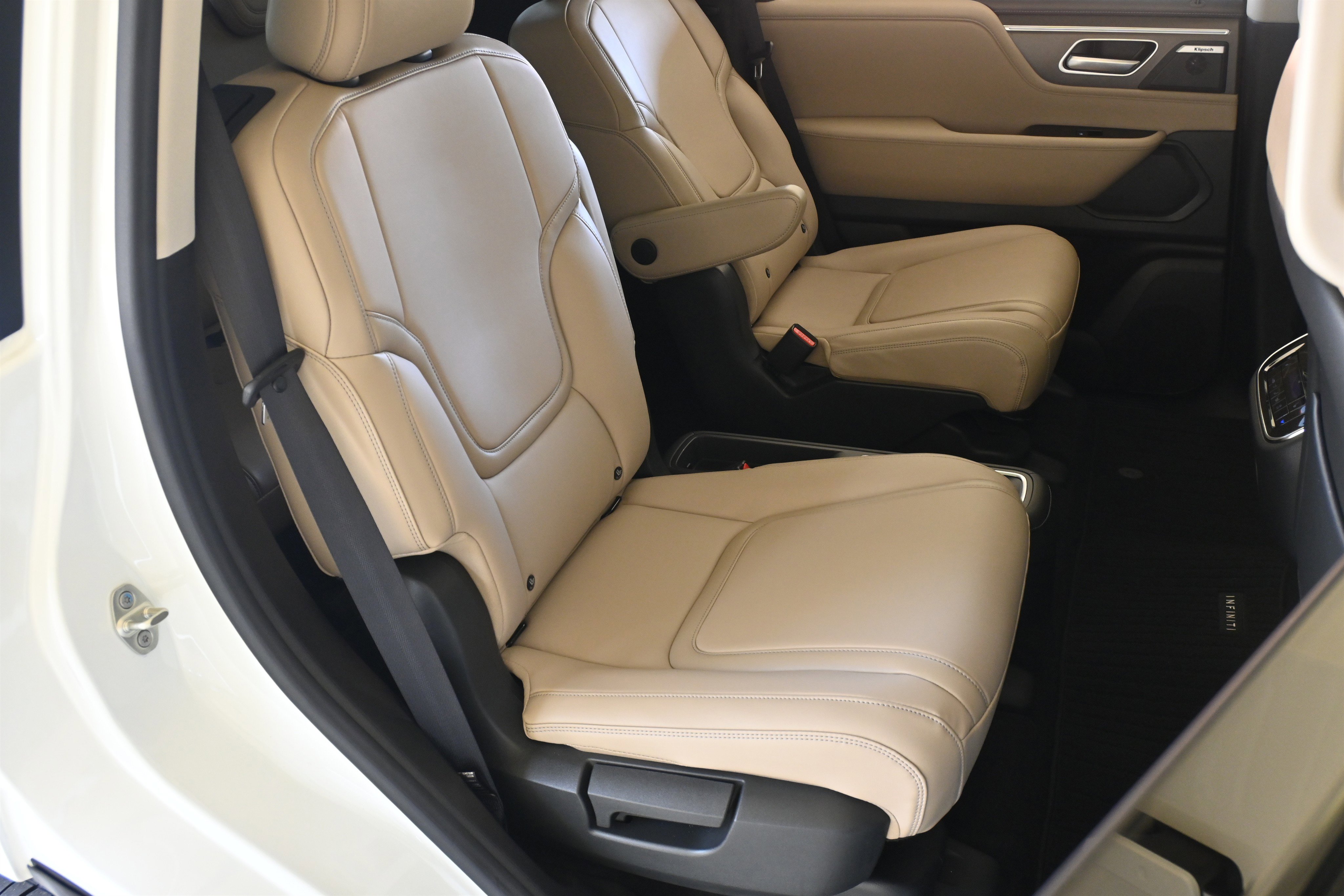 Used 2025 INFINITI QX80 Pure w/ Cargo Package image 21