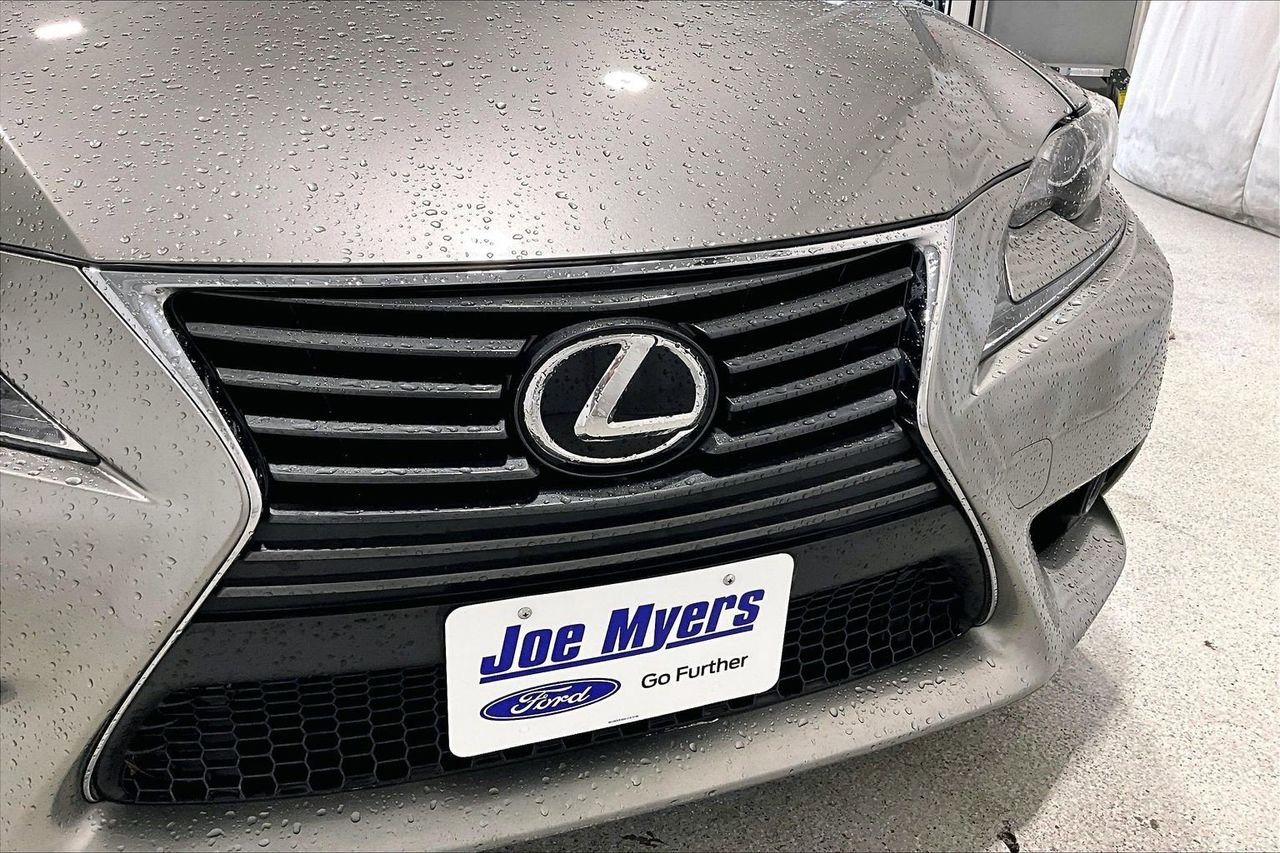 Used 2016 Lexus IS 300 AWD w/ Premium Package image 7