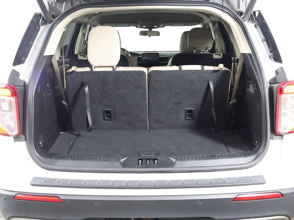 Used 2021 Ford Explorer XLT w/ Equipment Group 202A AWD/4WD image 21