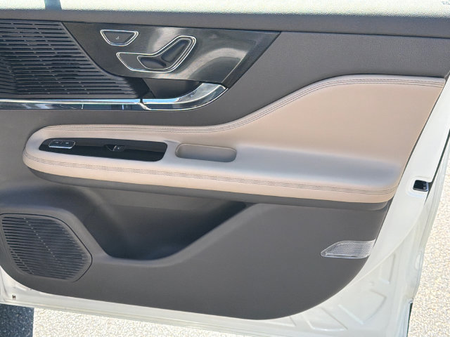 Used 2022 Lincoln Corsair FWD image 15