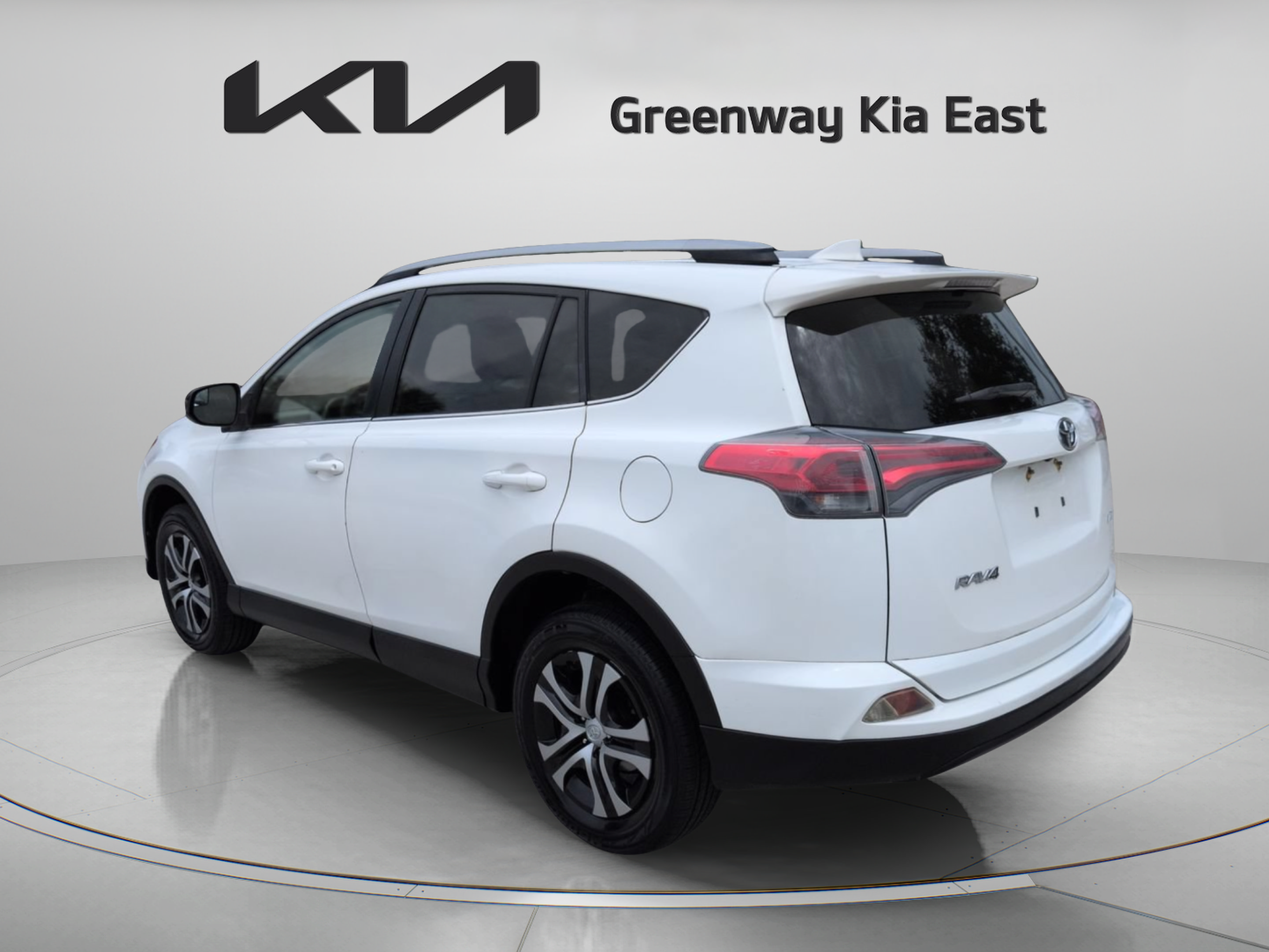 Used 2017 Toyota RAV4 LE FWD image 8