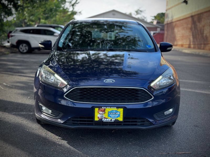 Used 2017 Ford Focus SEL w/ Cold Weather Package FWD image 2