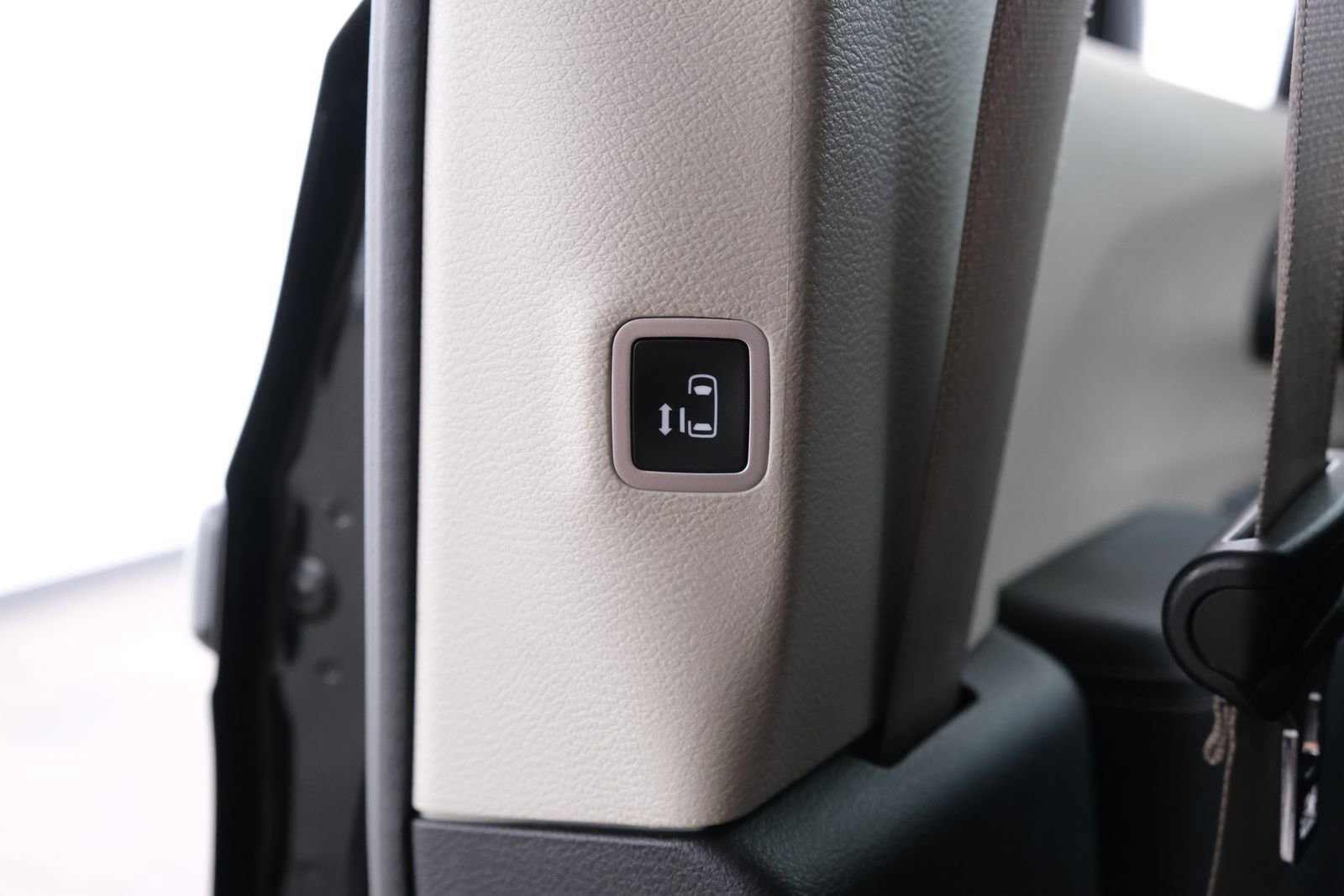 Used 2022 Chrysler Pacifica Touring-L FWD image 34