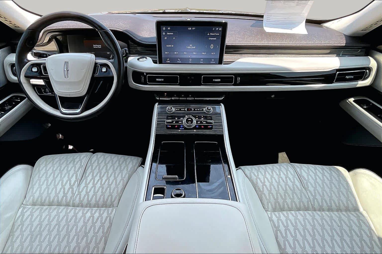 Used 2020 Lincoln Aviator Black Label Grand Touring w/ Class IV Trailer Tow Package AWD/4WD image 15