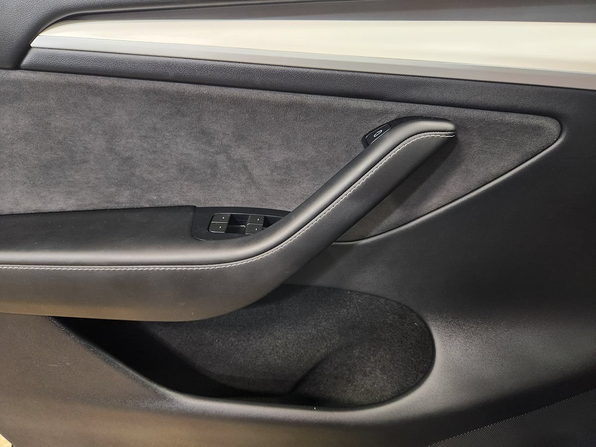 Used 2024 Tesla Model Y Long Range AWD/4WD image 43