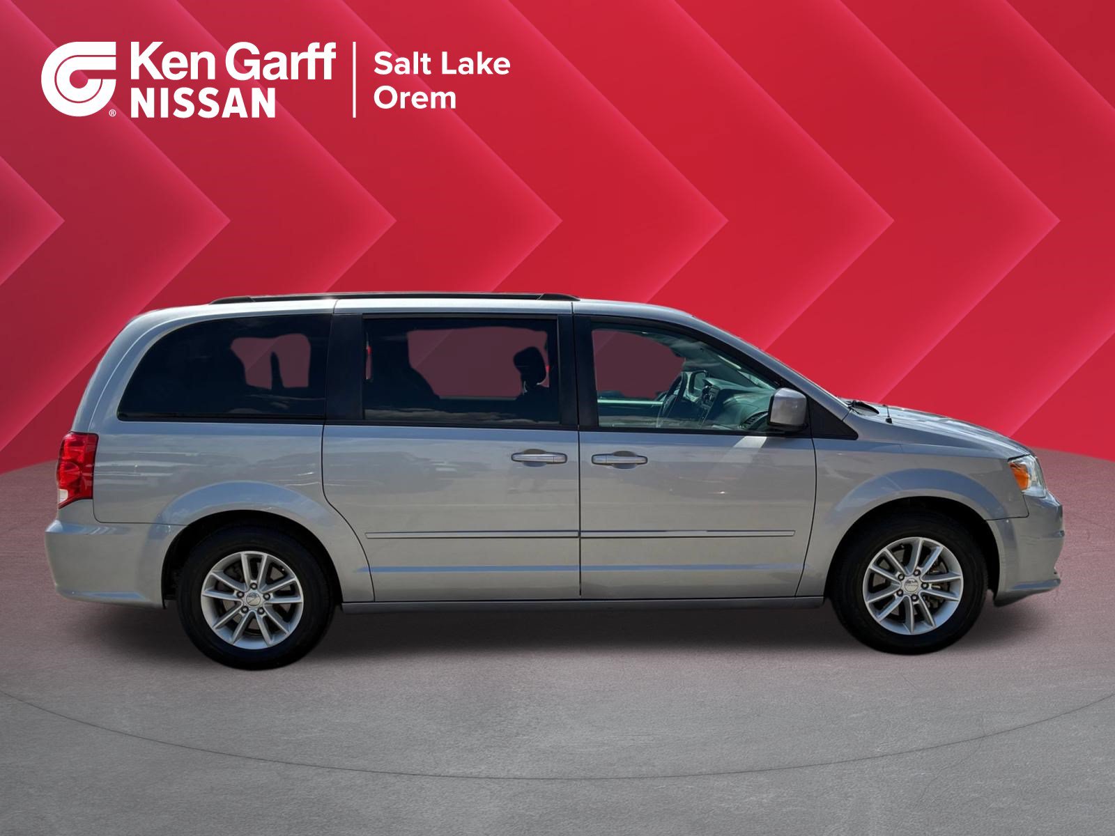Used 2016 Dodge Grand Caravan SXT FWD image 1