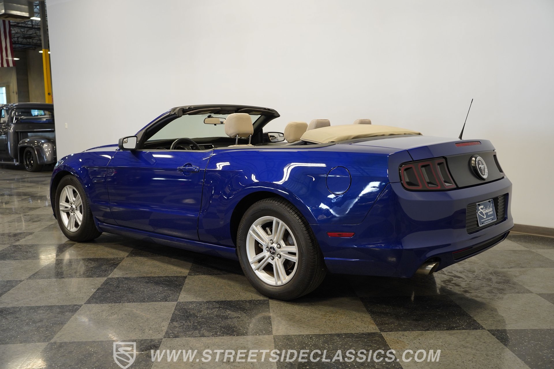 Used 2014 Ford Mustang Convertible RWD image 10
