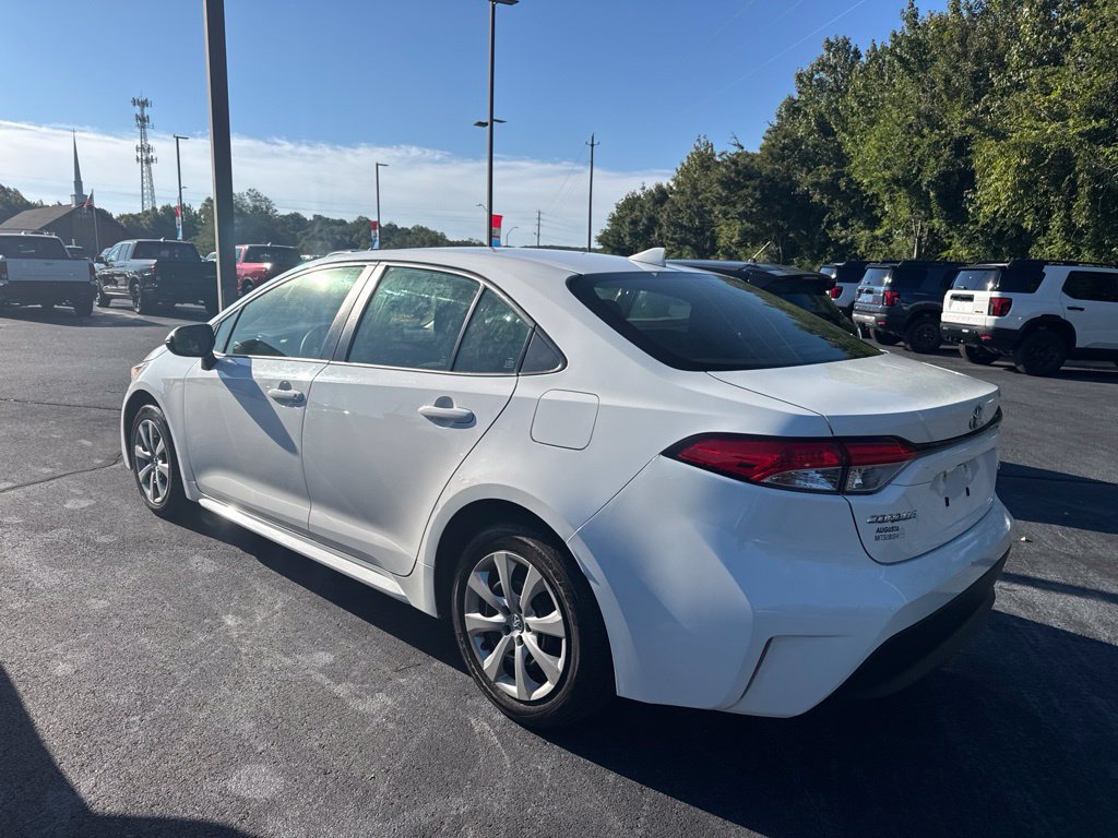 Used 2023 Toyota Corolla LE FWD image 4