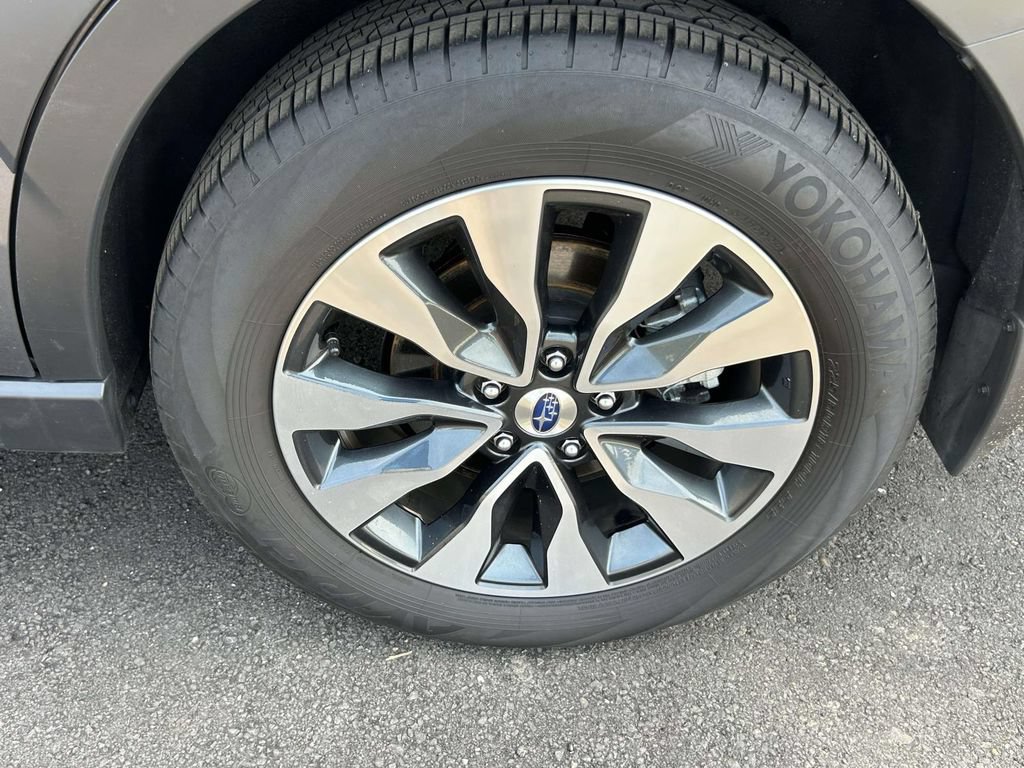 Certified 2025 Subaru Outback Limited AWD/4WD image 7