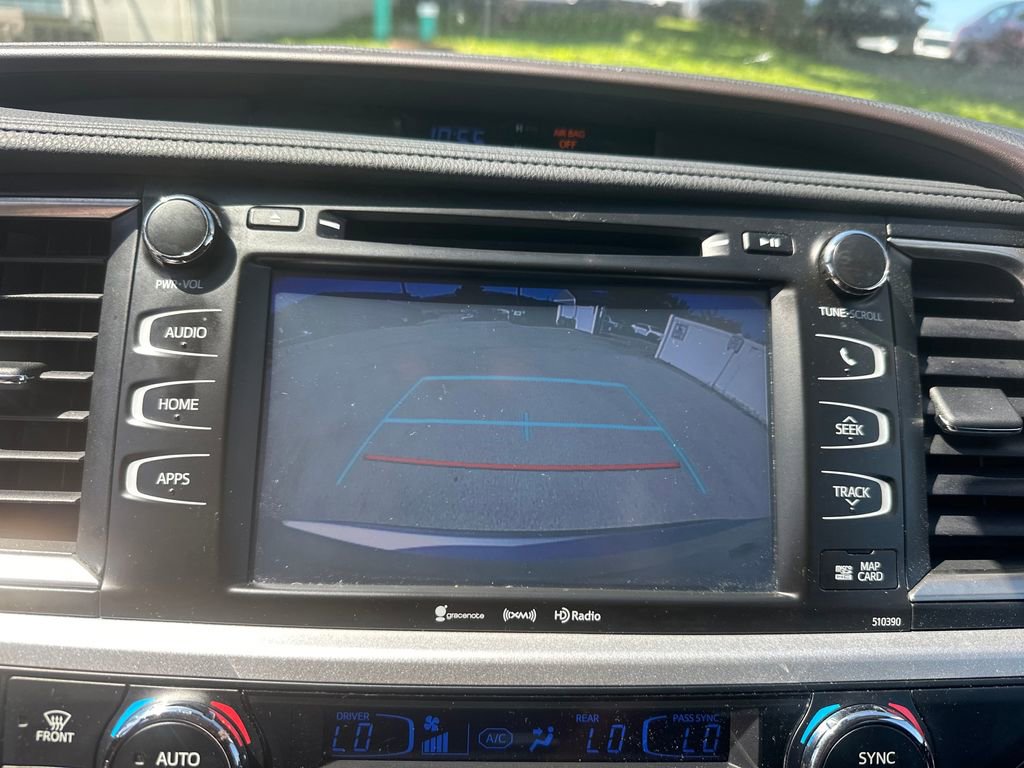 Used 2019 Toyota Highlander XLE AWD/4WD image 16