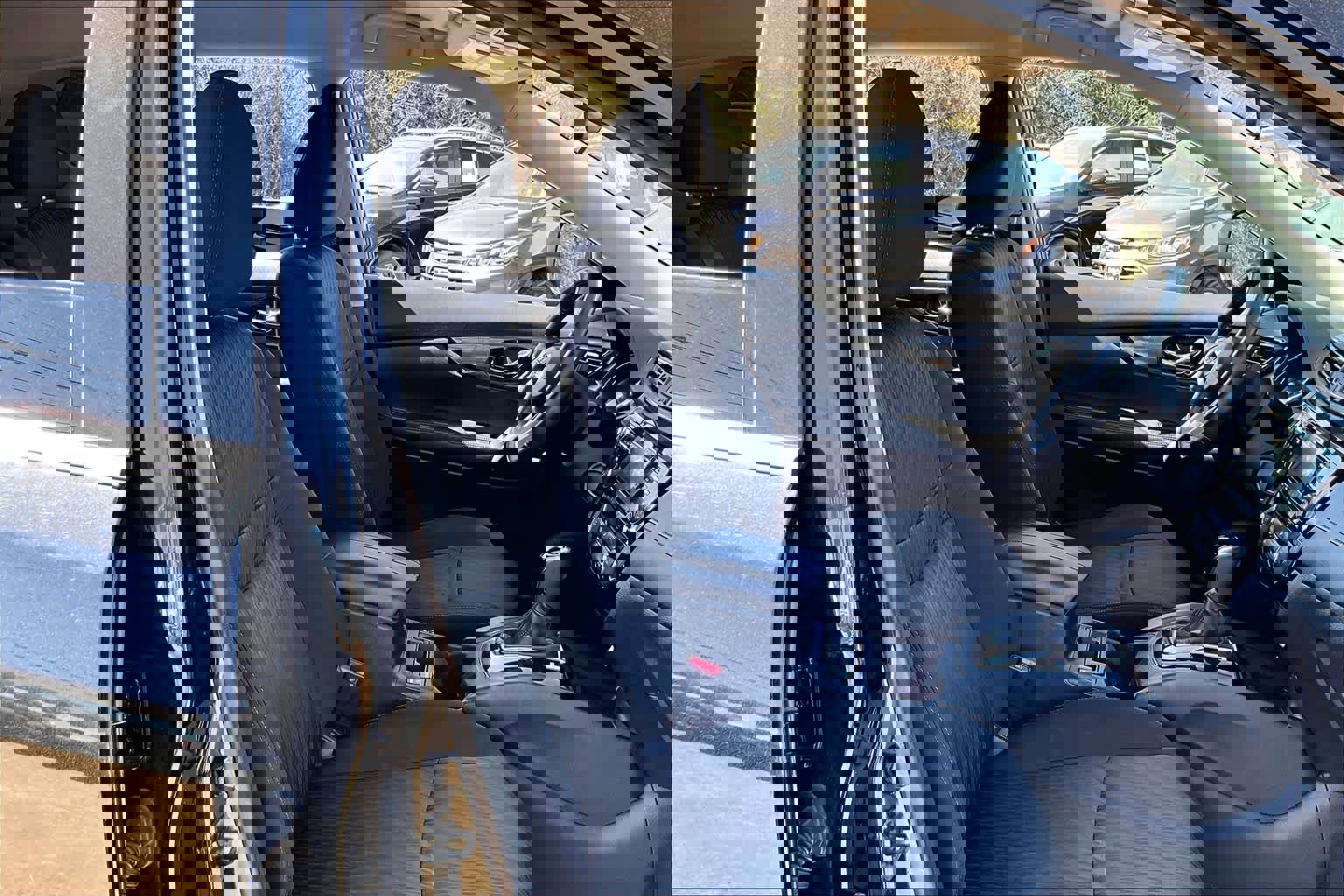 Used 2017 Nissan Rogue SV w/ Midnight Edition Package image 9