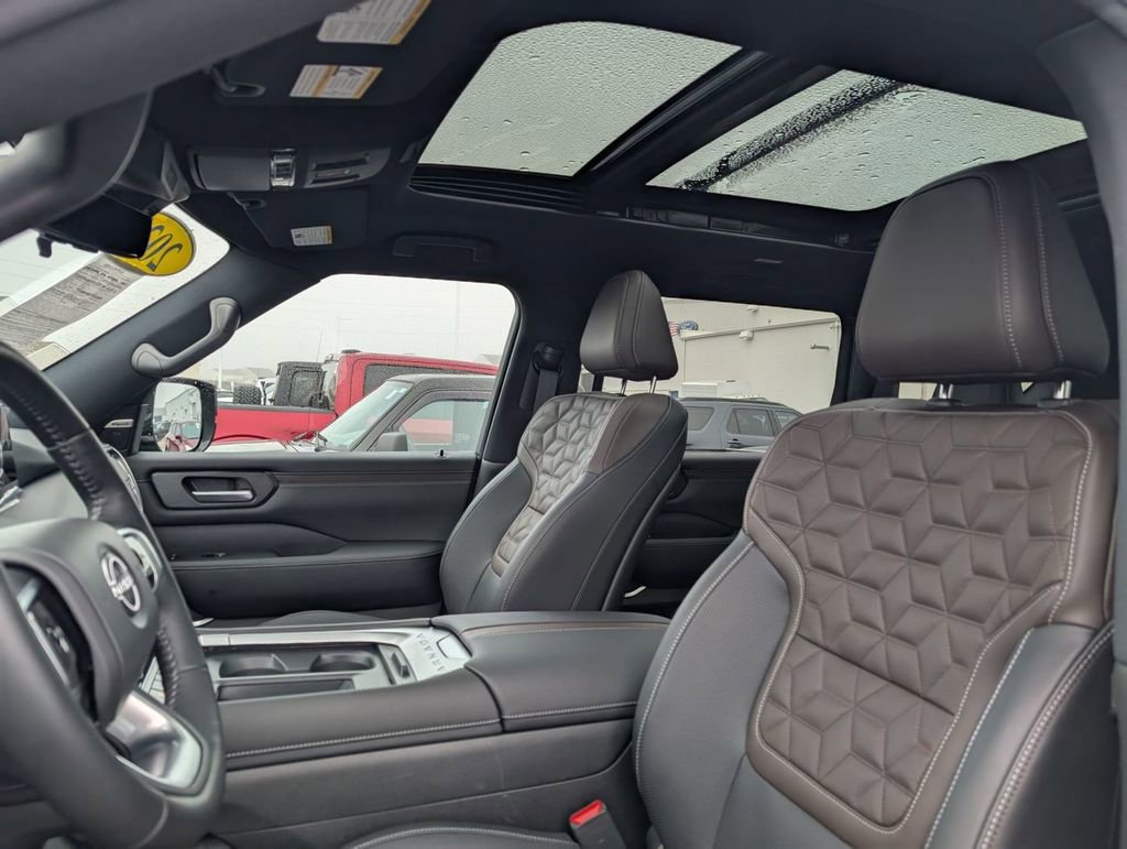 Used 2025 Nissan Armada Platinum image 2