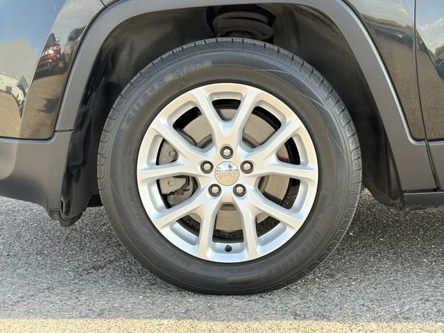 Used 2016 Jeep Cherokee Sport image 31