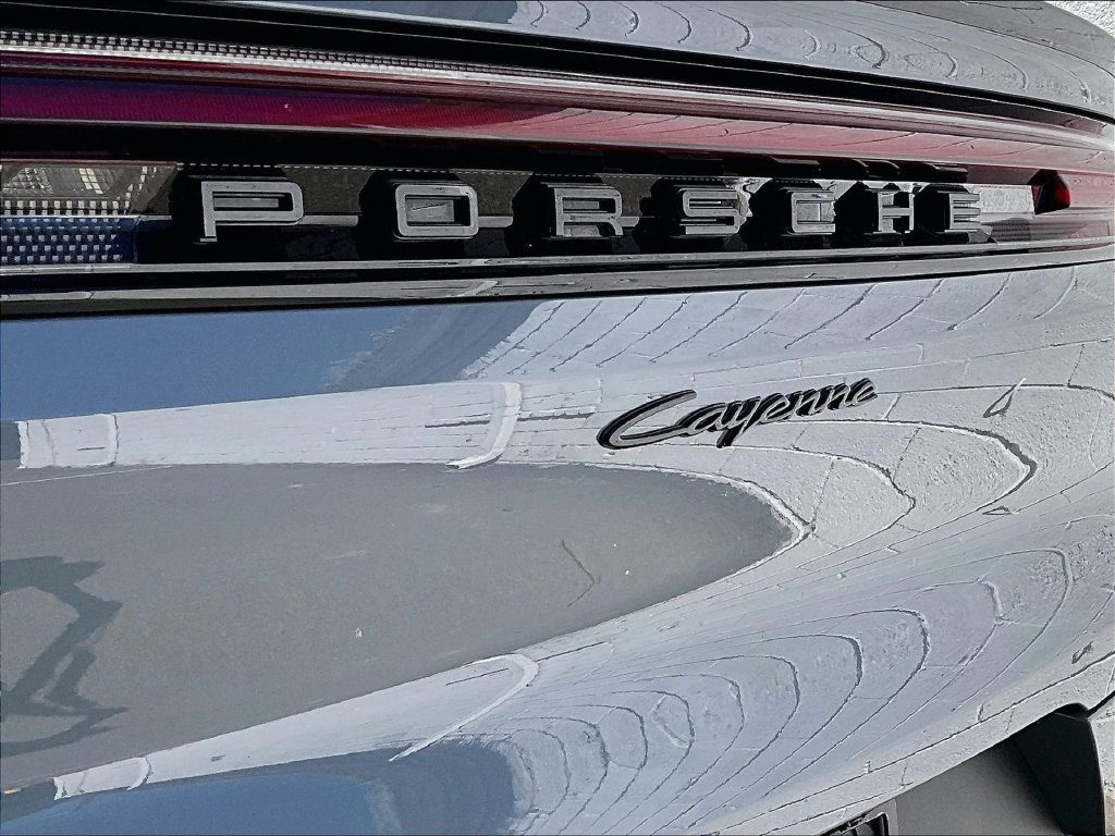 Certified 2025 Porsche Cayenne E-Hybrid Coupe AWD/4WD image 13