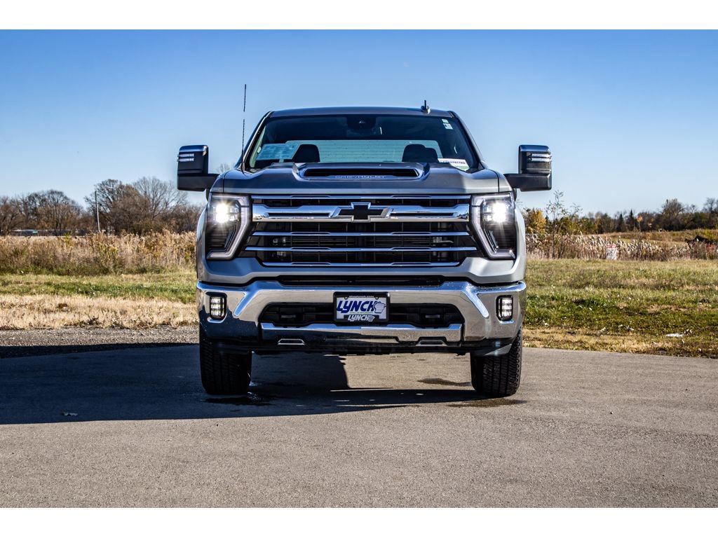 Used 2024 Chevrolet Silverado 3500 LTZ image 5
