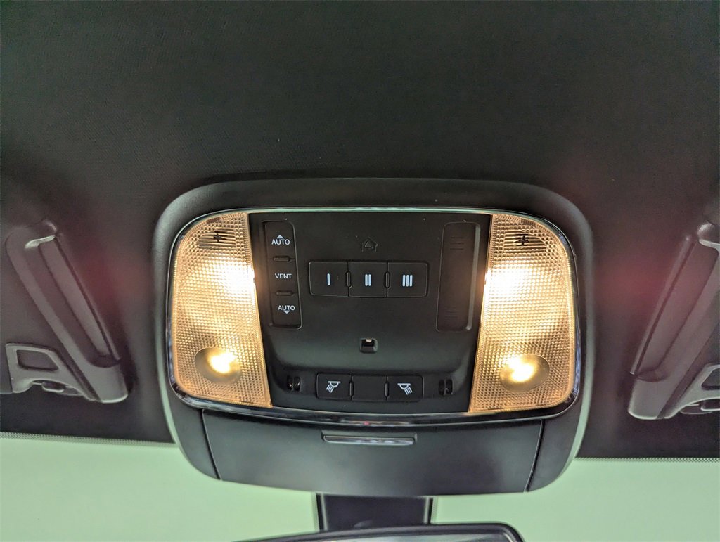 Used 2022 Dodge Charger Scat Pack w/ Daytona Edition Group image 27