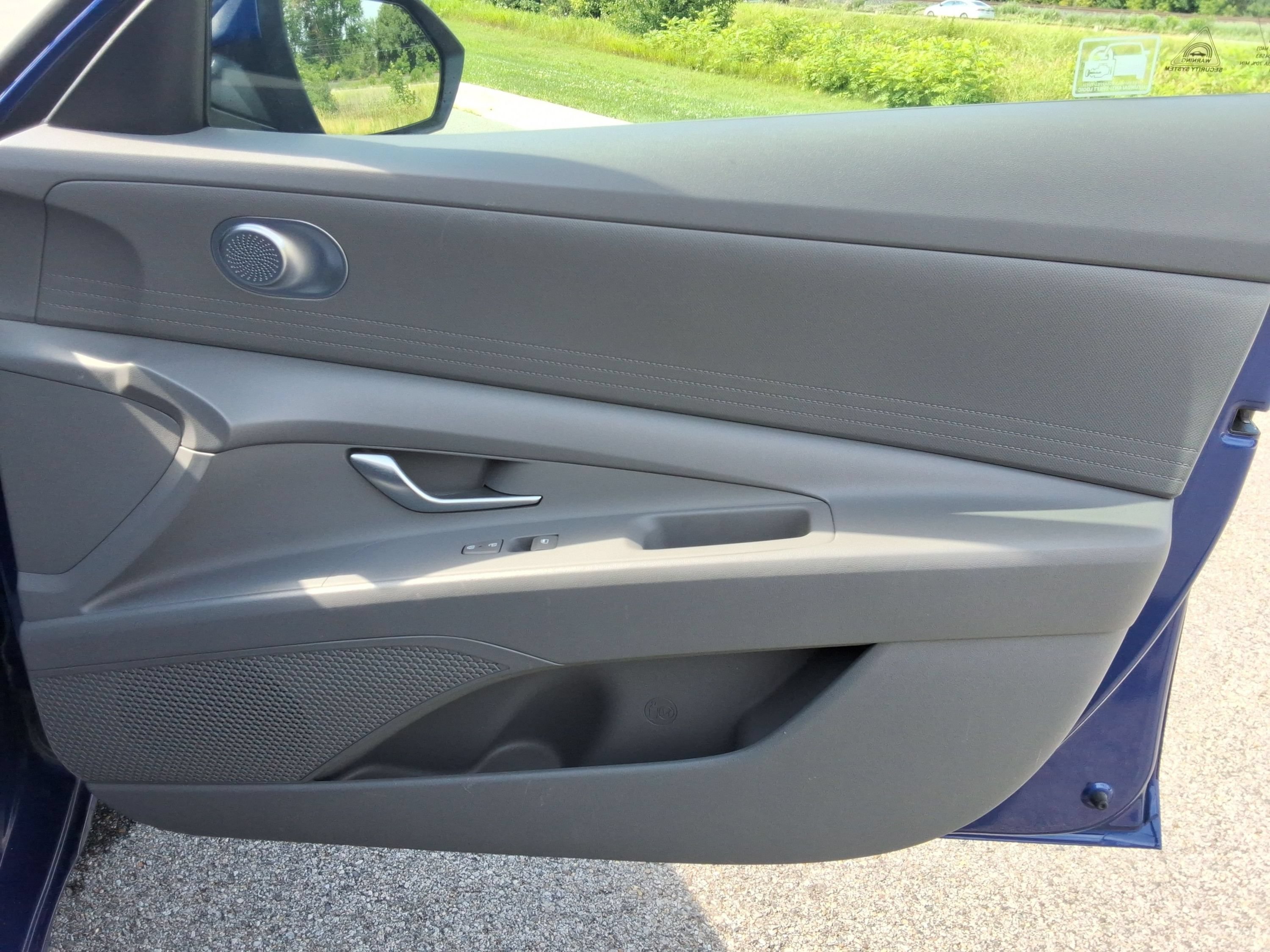 Used 2021 Hyundai Elantra SE FWD image 25