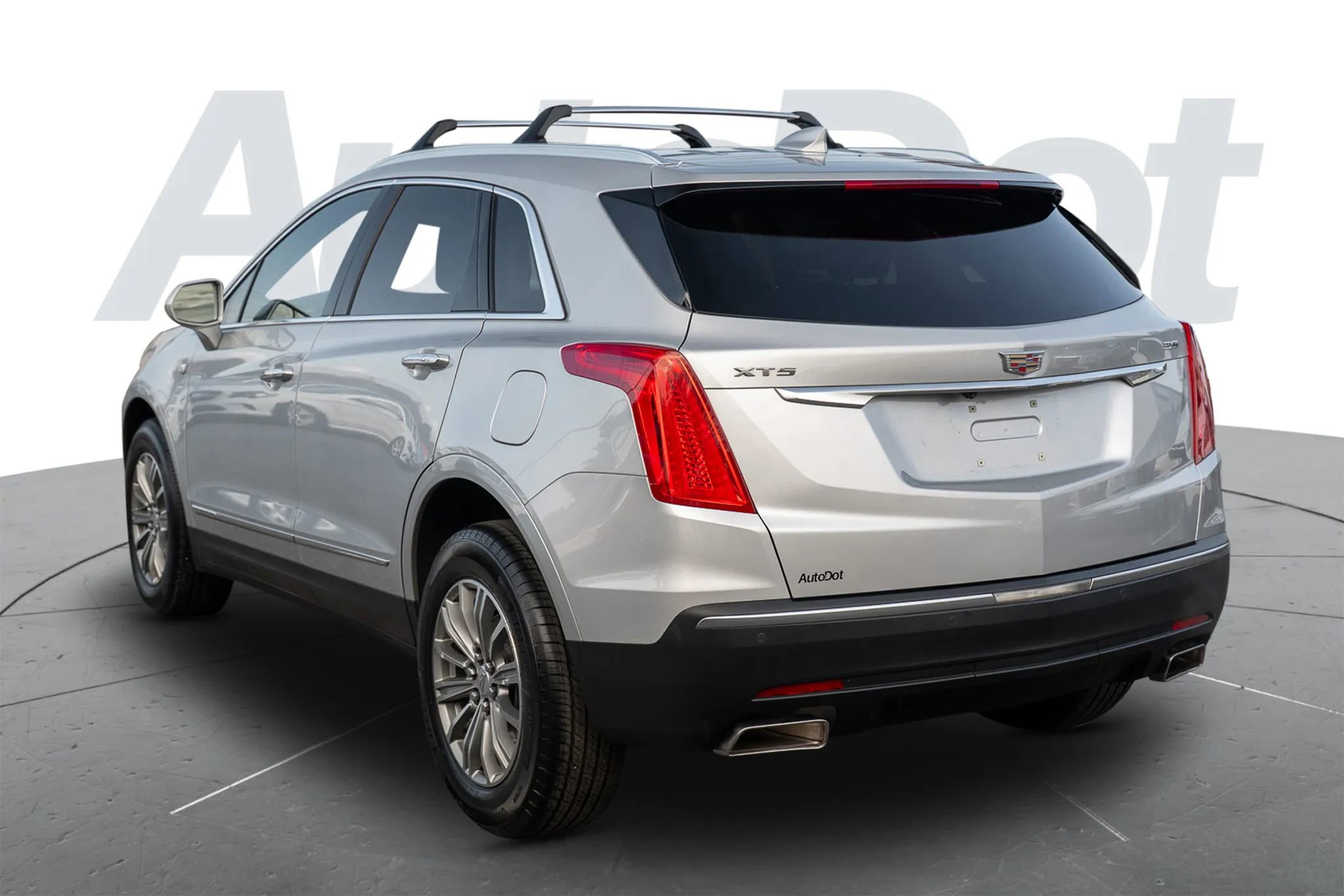 Used 2017 Cadillac XT5 Luxury w/ LPO, Wheel Lock Package image 2
