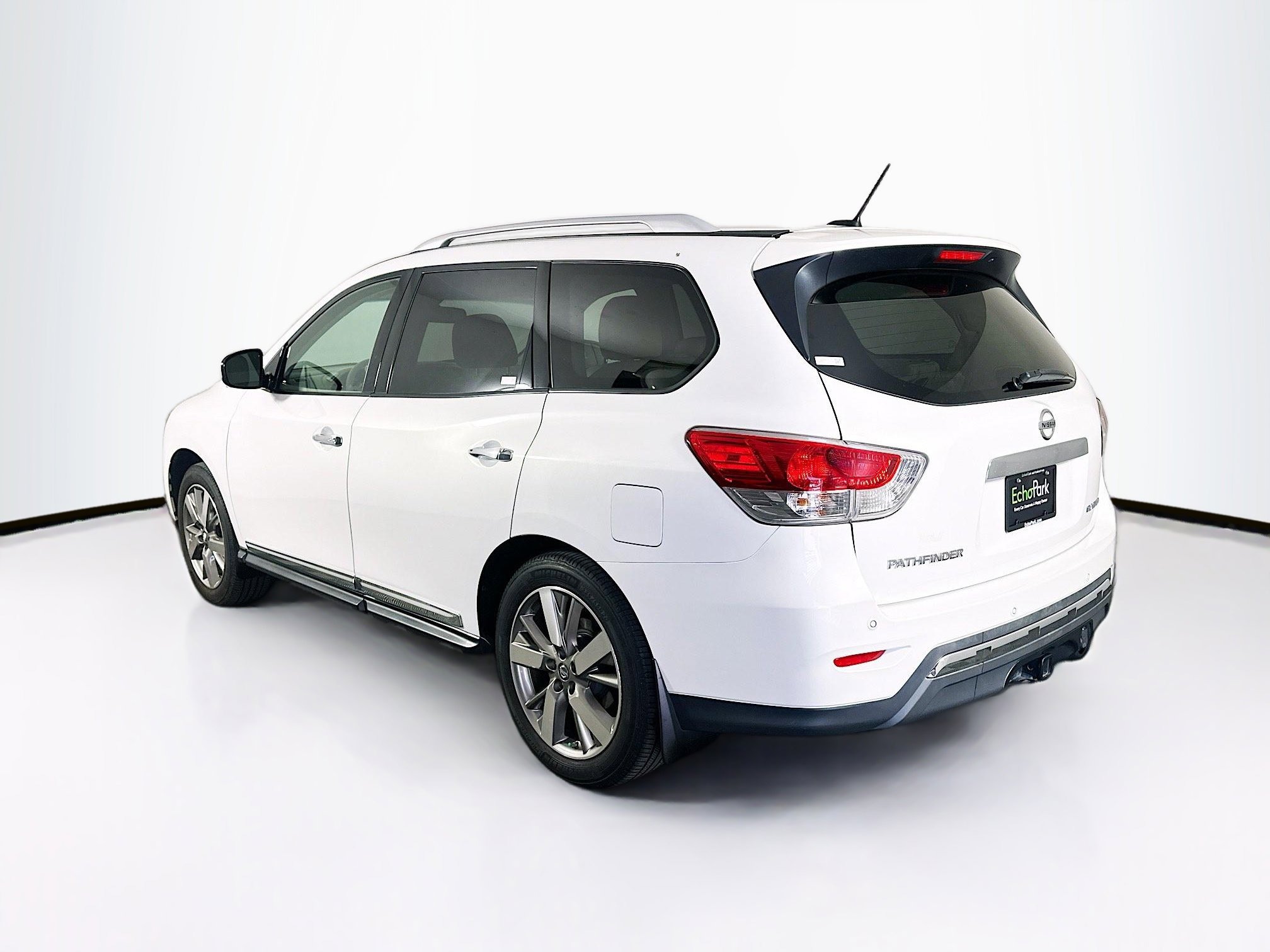 Used 2014 Nissan Pathfinder Platinum image 5
