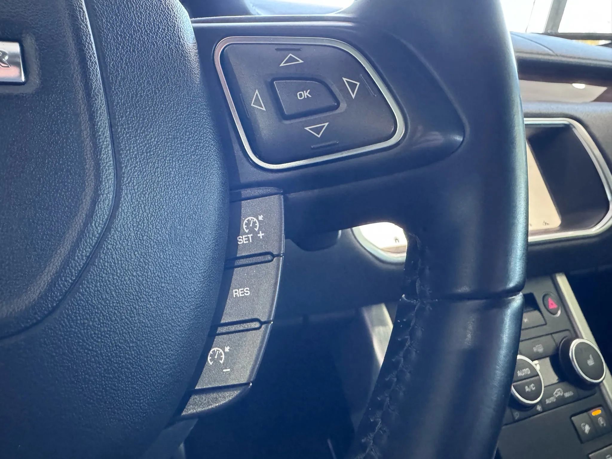 Used 2017 Land Rover Range Rover Evoque HSE image 29