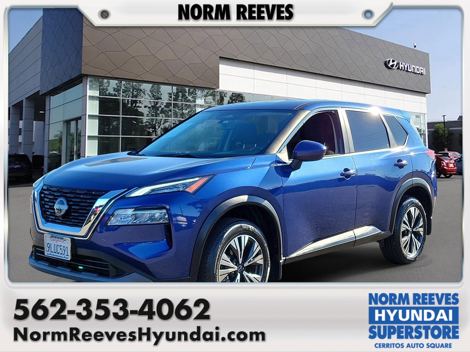 Used 2023 Nissan Rogue SV image 1