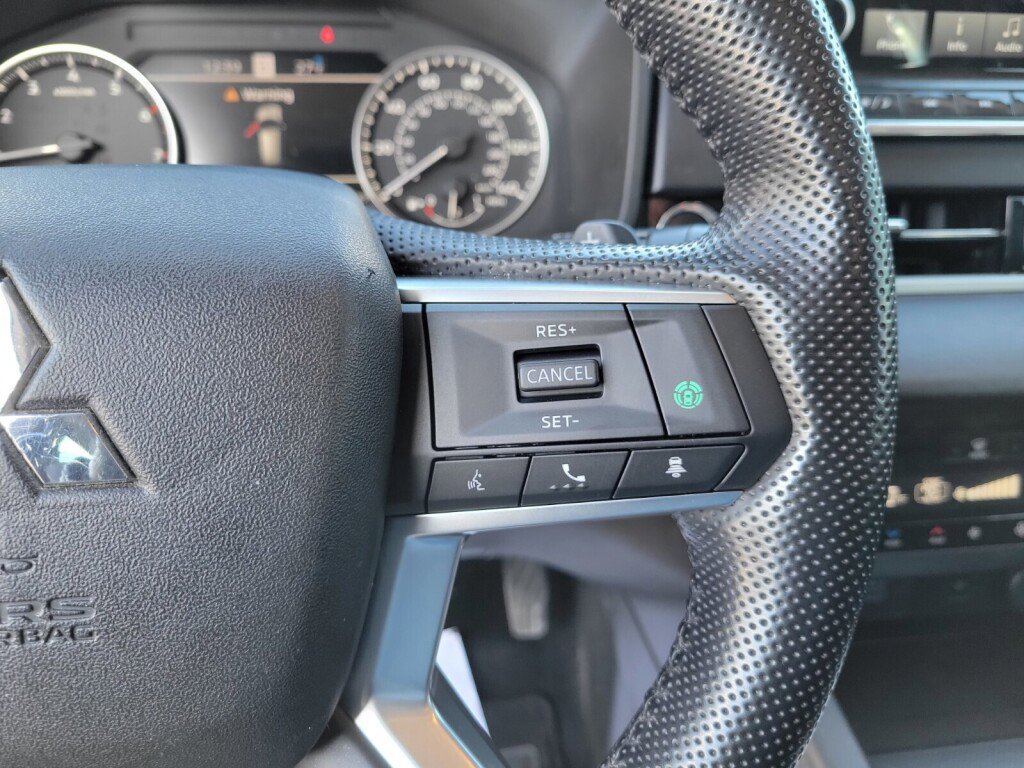 Used 2022 Mitsubishi Outlander SEL image 25