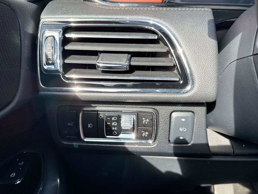 Used 2023 Lincoln Navigator Reserve image 19