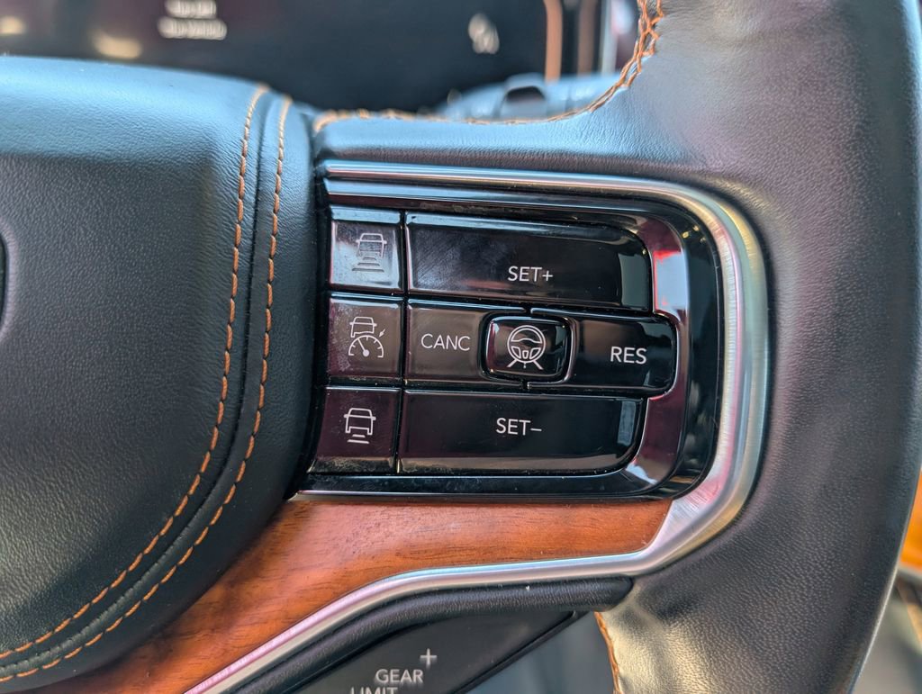 Used 2022 Jeep Grand Wagoneer Series III w/ Rear Seat Video Group 1 image 15