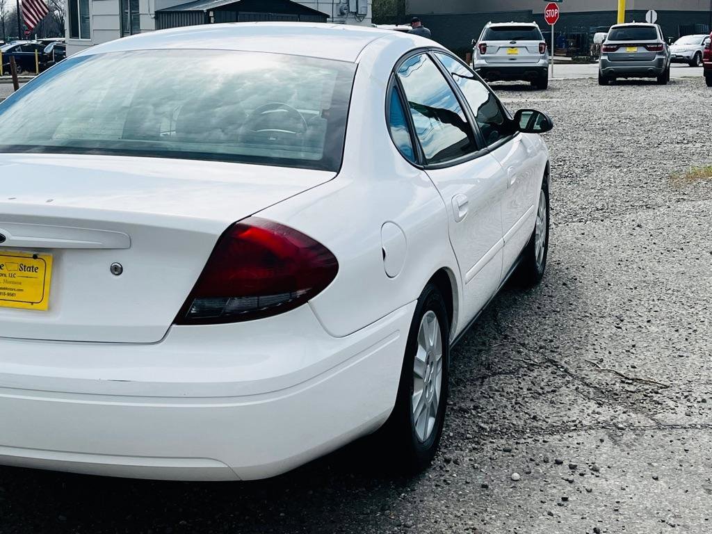 Used 2007 Ford Taurus SE FWD image 4