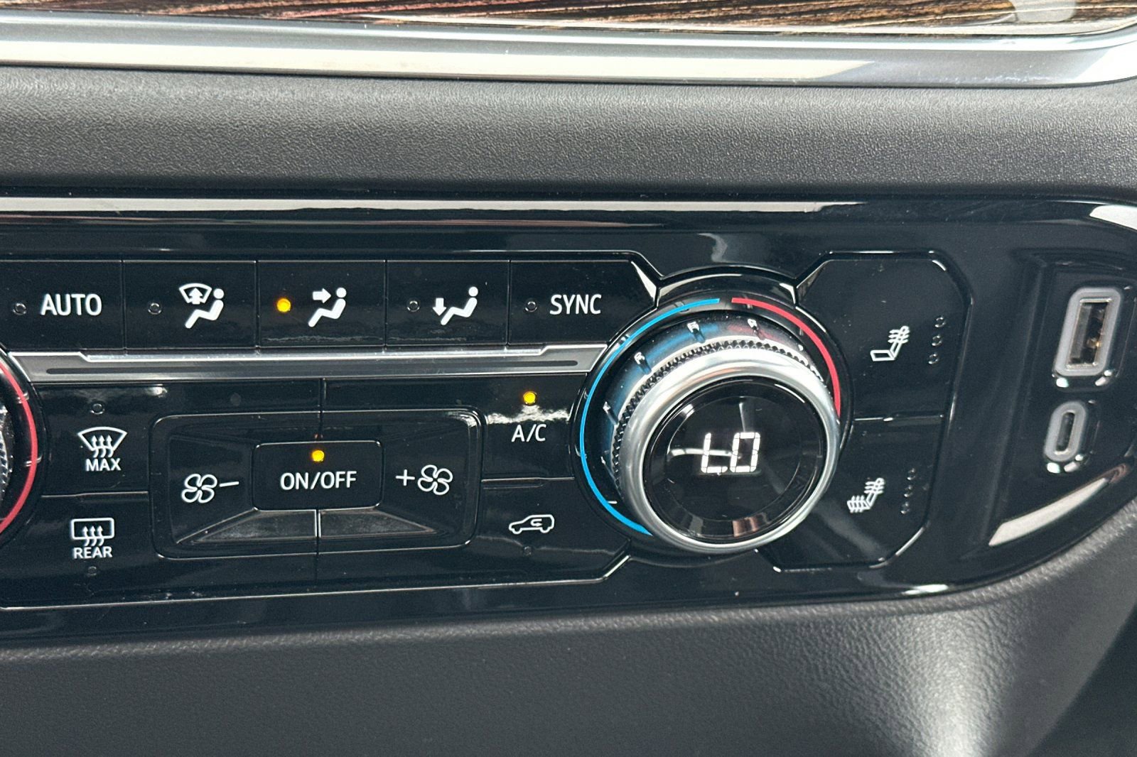 Used 2025 GMC Sierra 1500 Elevation w/ Elevation Premium Package image 28