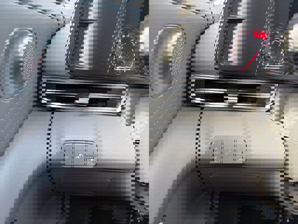 Certified 2023 Hyundai Elantra SEL image 28