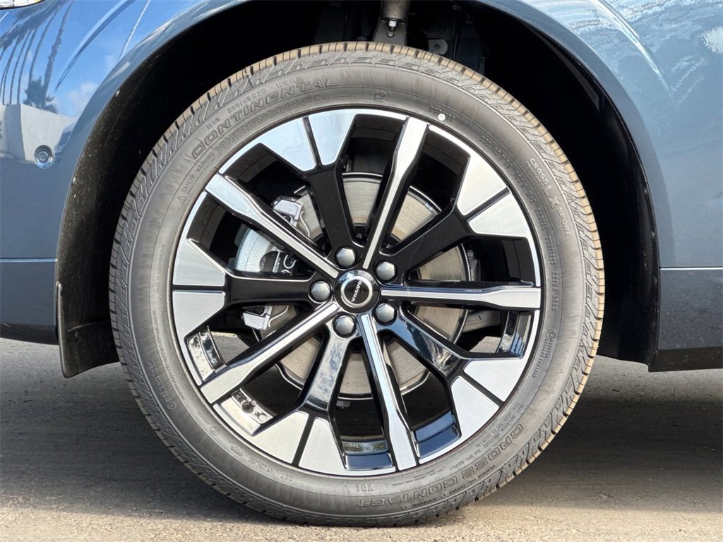 New 2026 Volvo XC60 B5 Plus w/ Climate Package PRO image 25