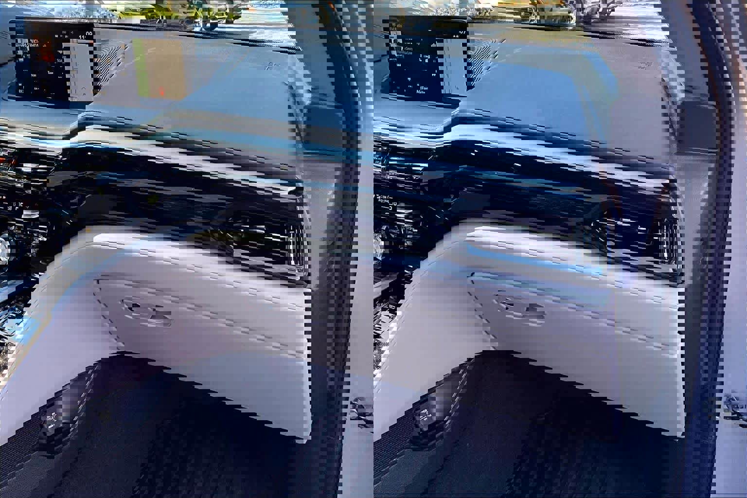 Used 2023 Acura MDX FWD w/ Technology Package image 18