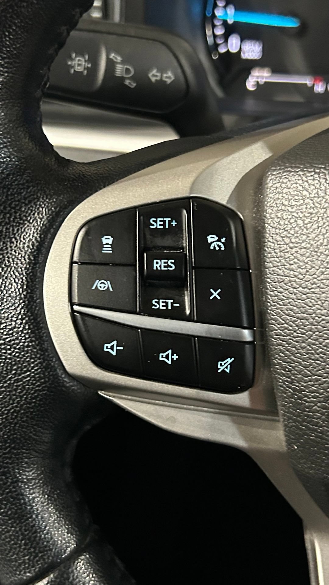 Used 2022 Ford Explorer XLT w/ Equipment Group 202A AWD/4WD image 95