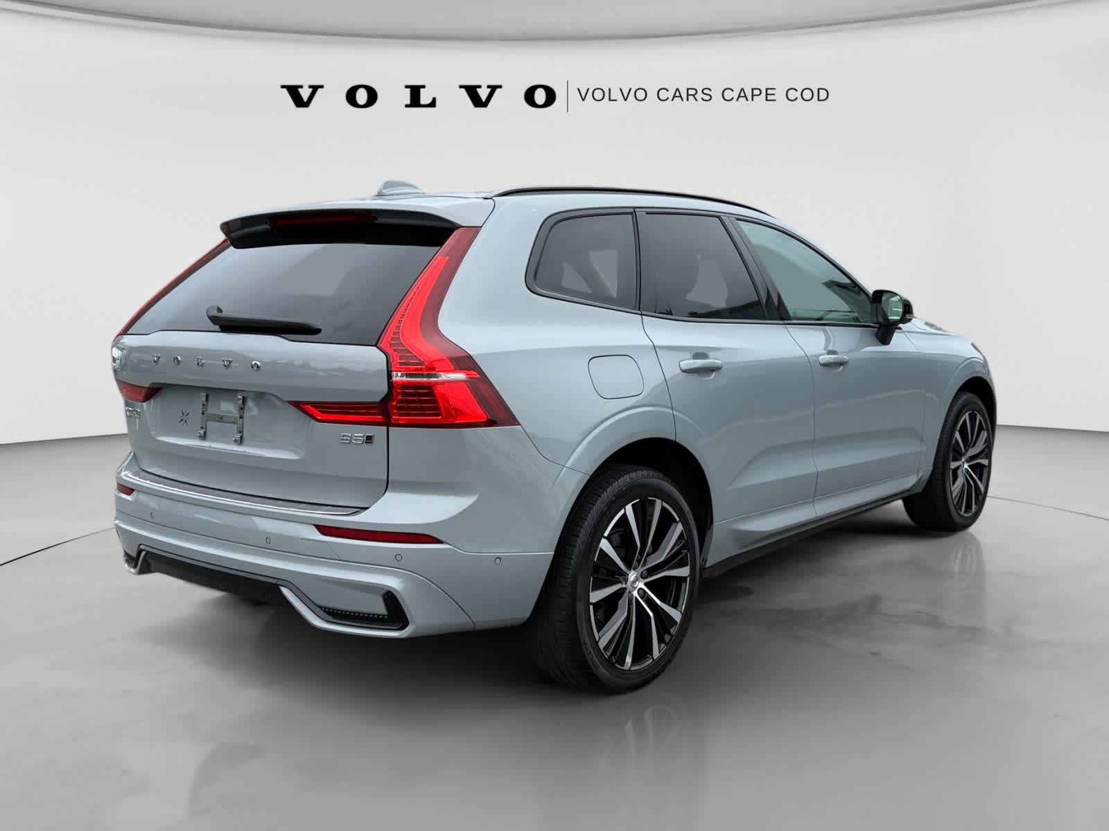 Used 2024 Volvo XC60 B5 Plus w/ Protection Package Premier AWD/4WD image 7