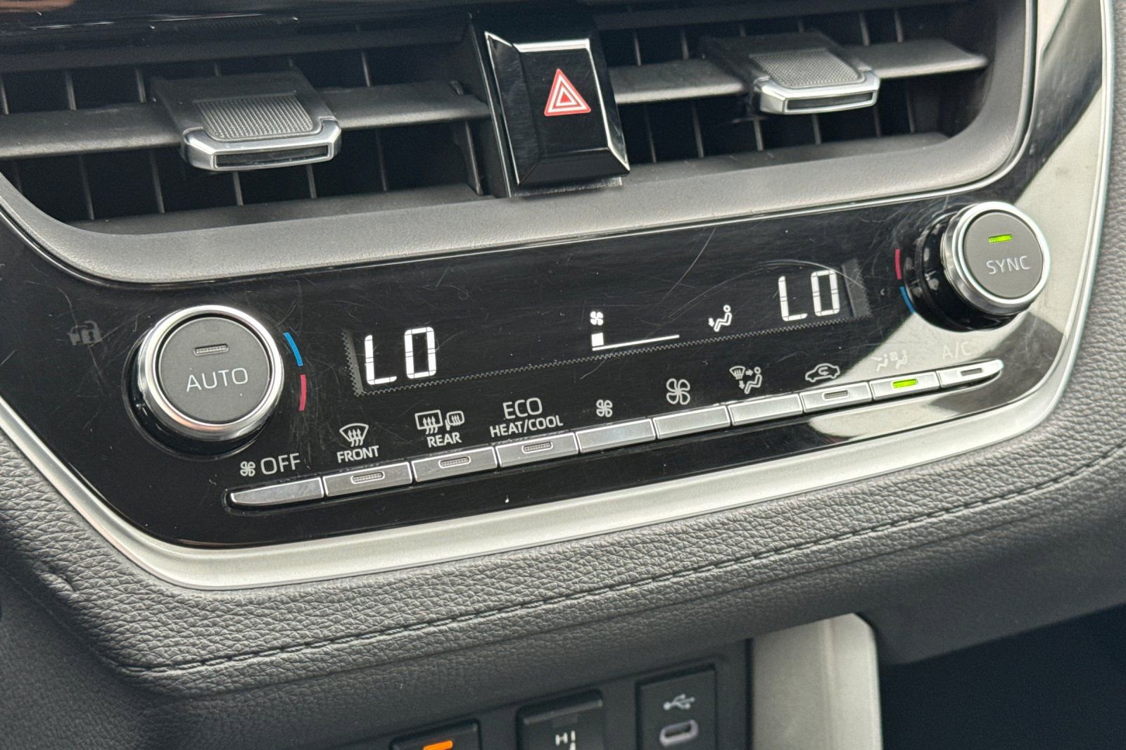 Used 2024 Toyota Corolla Cross XLE image 22