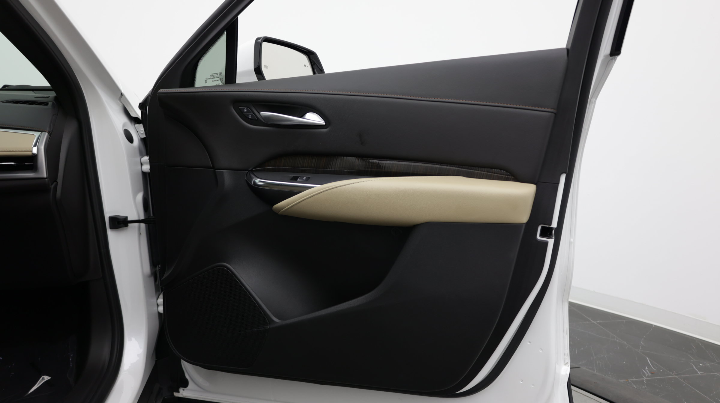 Used 2025 Cadillac XT4 Premium Luxury w/ Cold Weather Package FWD image 40