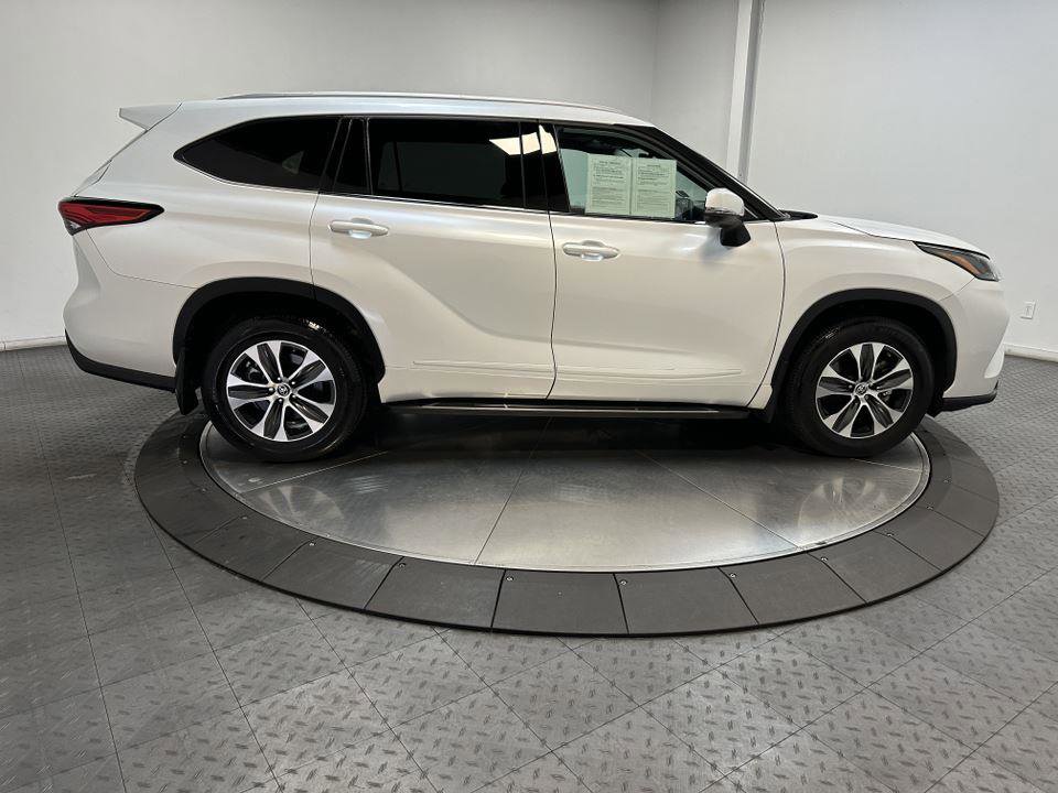 Certified 2022 Toyota Highlander XLE image 15