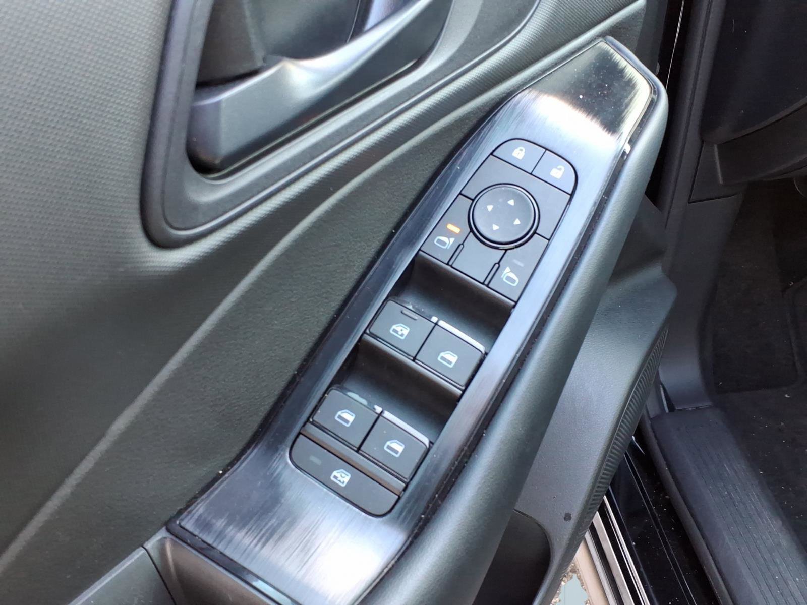 Used 2025 Nissan Rogue S image 11