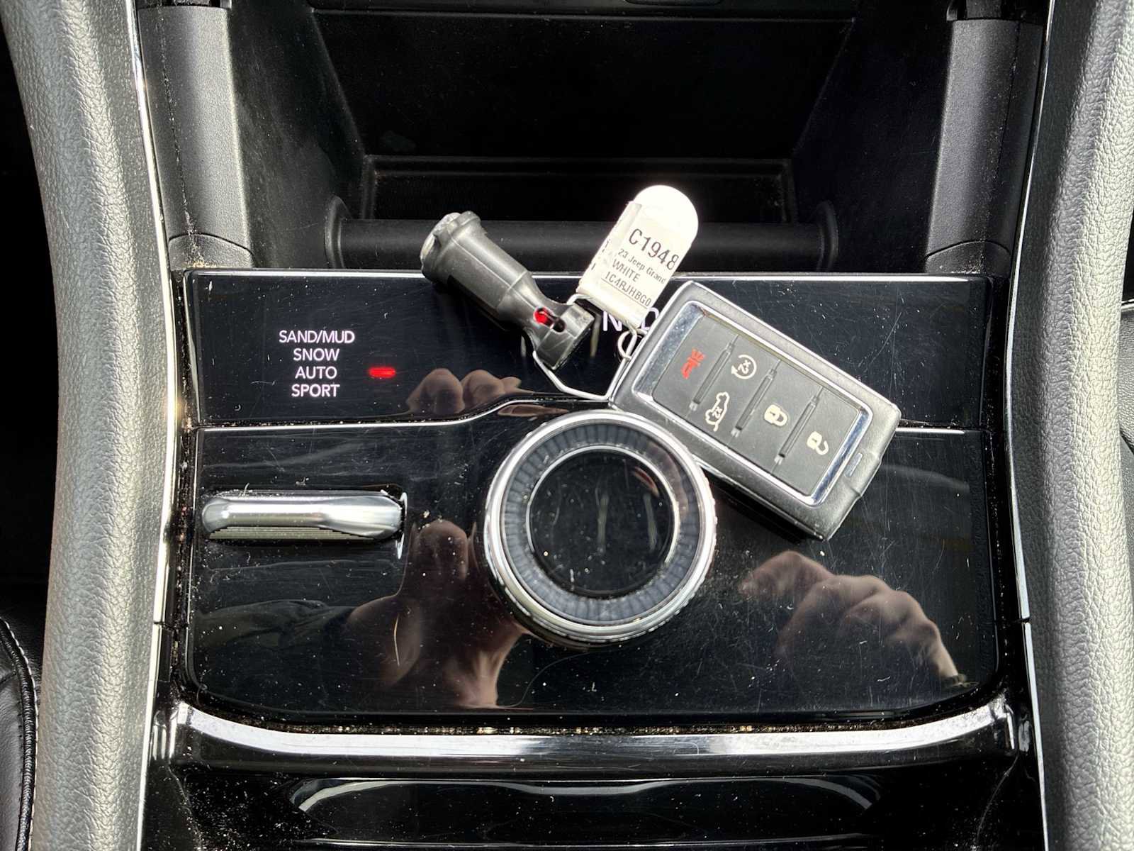 Used 2023 Jeep Grand Cherokee Limited image 16