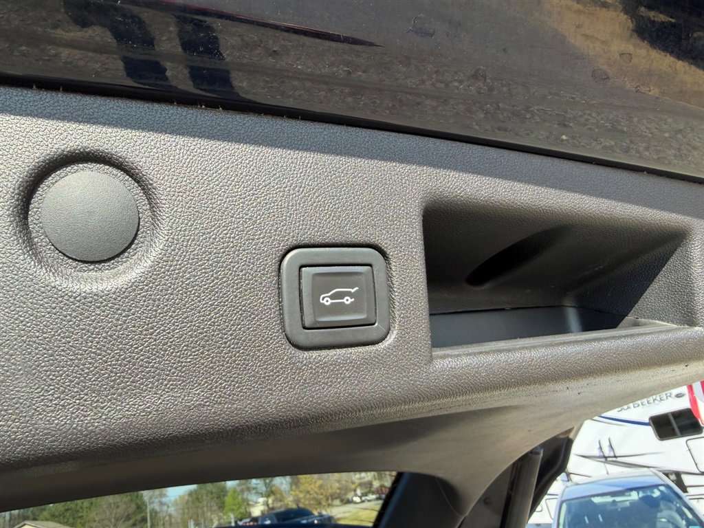 Used 2020 Chevrolet Equinox Premier FWD image 18