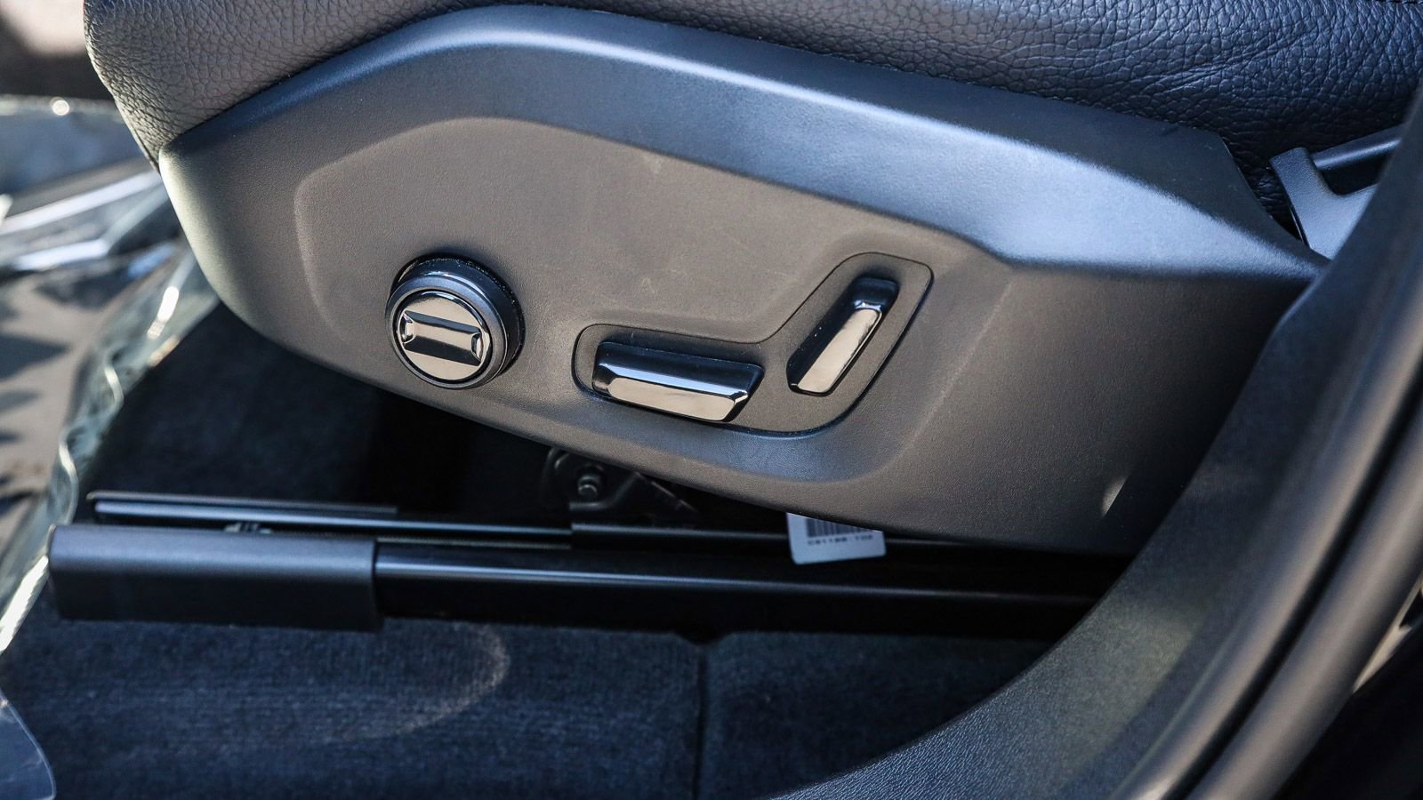 Used 2025 Volvo XC60 B5 Plus image 20